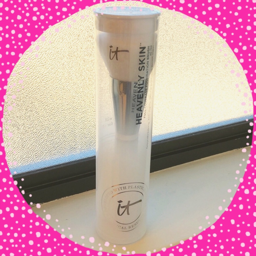 🔥New!🔥 IT Heavenly Skin Foundation Brush No. 703